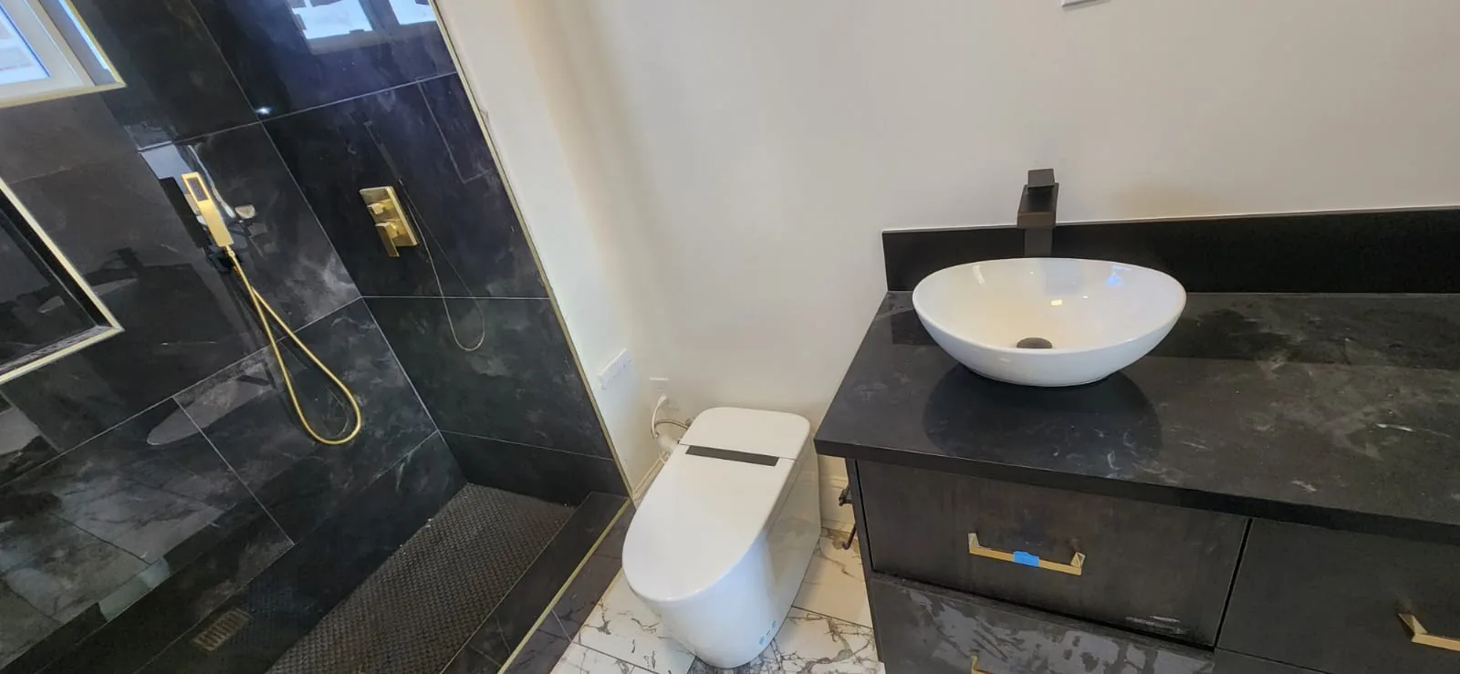 Finish plumbing installation 09